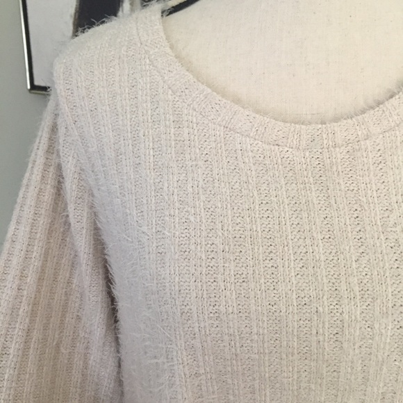 Mystree - Cozy Cream Knit Sweater, Bell Sleeves and Layered Hem, size L - Picture 4 of 8